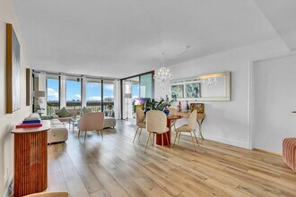 2000 Presidential Way, Unit 1006 in West Palm Beach, FL - Foto de edificio - Building Photo