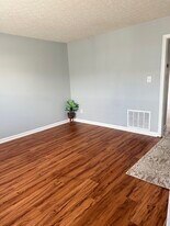 15 Ferguson Dr in Lynchburg, VA - Building Photo