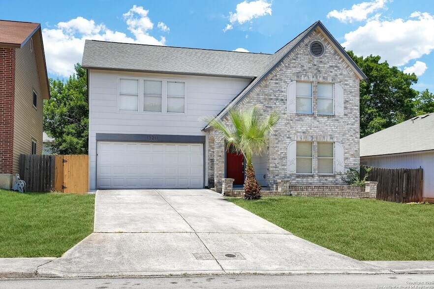 13211 Lost Lake Dr in San Antonio, TX - Building Photo