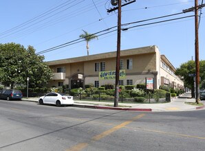 Kittridge Villas in Reseda, CA - Building Photo - Building Photo