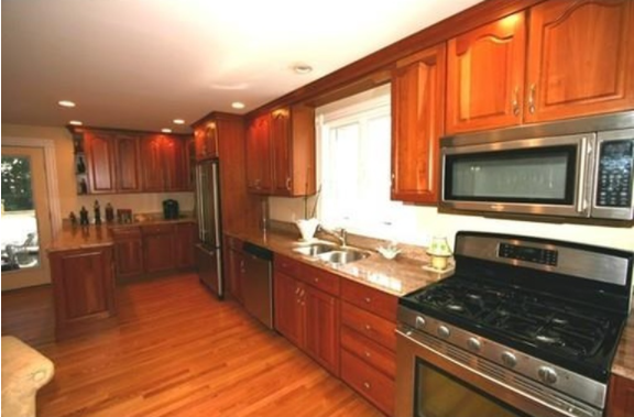 10 Greenleaf Ave, Unit 1 in Medford, MA - Building Photo