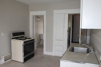 3910 Carlyle Ave in Cleveland, OH - Building Photo - Building Photo