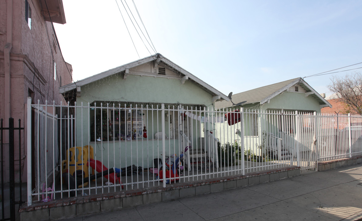 124 E 27th St in Los Angeles, CA - Foto de edificio