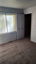 1709 Shamrock Ln in Flint, MI - Building Photo - Building Photo
