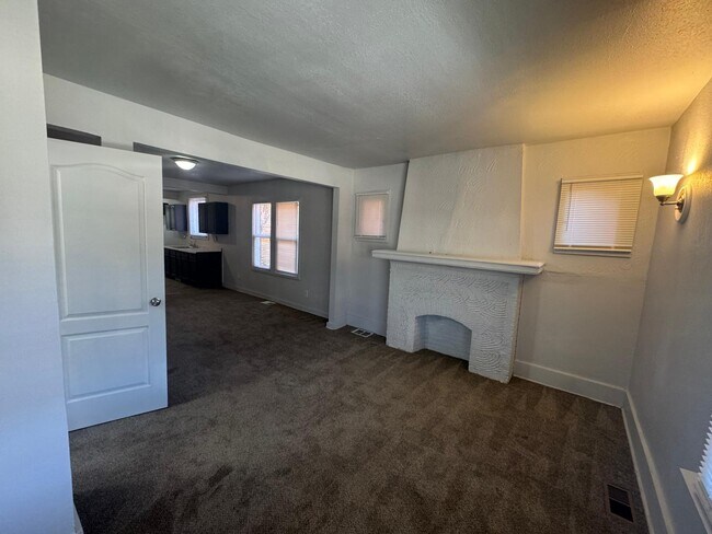 15018 Pinehurst St in Detroit, MI - Building Photo - Building Photo