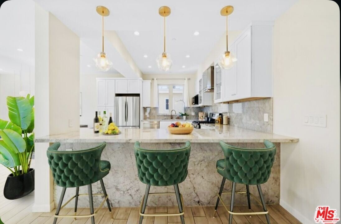 1654 Greenfield Ave in Los Angeles, CA - Building Photo