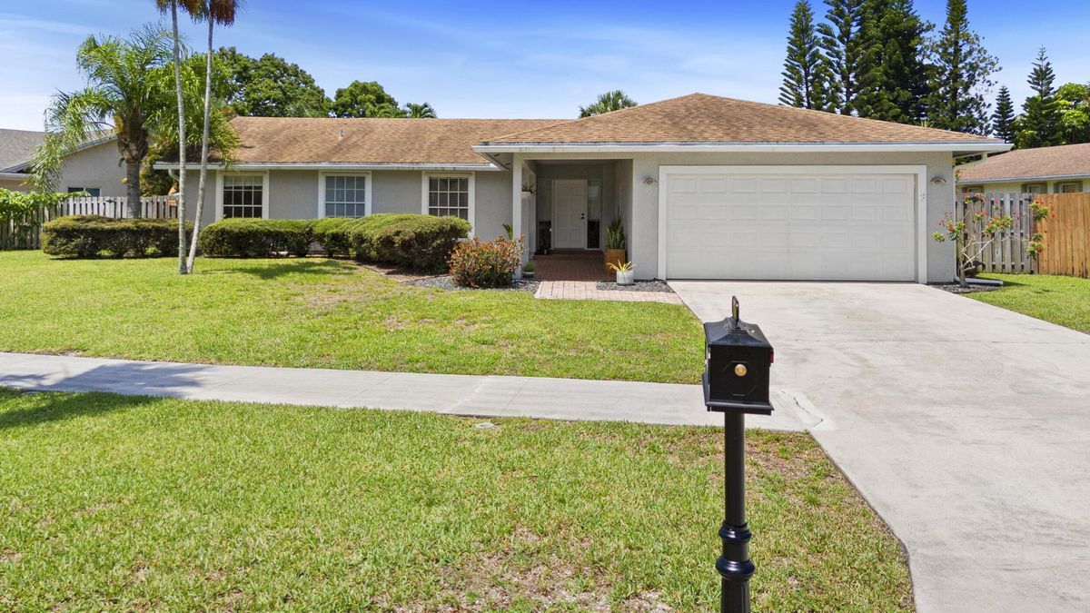 4114 Bay Laurel Way in Boca Raton, FL - Building Photo