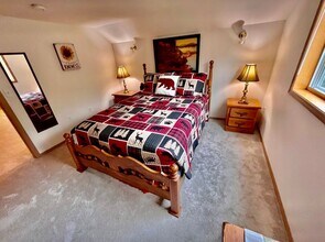 1015 E Hanna Cir in Wasilla, AK - Building Photo - Building Photo