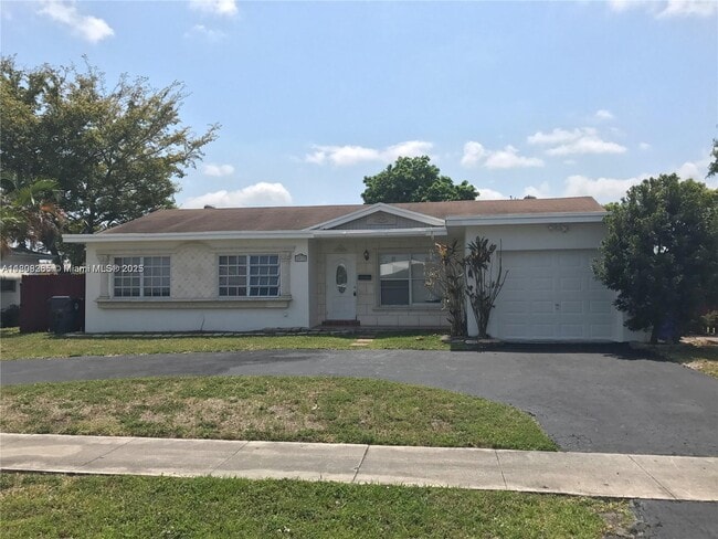 6812 Doral in North Lauderdale, FL - Building Photo - Building Photo
