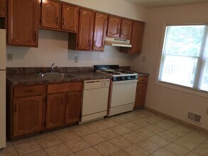 4 Carriage Ln, Unit carriage lane in Englishtown, NJ - Building Photo - Building Photo