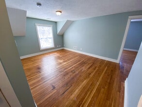 36 Dwight Ave SE, Unit 2 in Grand Rapids, MI - Foto de edificio - Building Photo