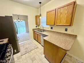 716 Palmer Dr in Pontiac, MI - Building Photo - Building Photo