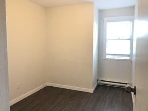 1050 Braidwood Rd in Courtenay, BC - Building Photo - Building Photo