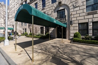 834 5th Ave in New York, NY - Building Photo - Building Photo
