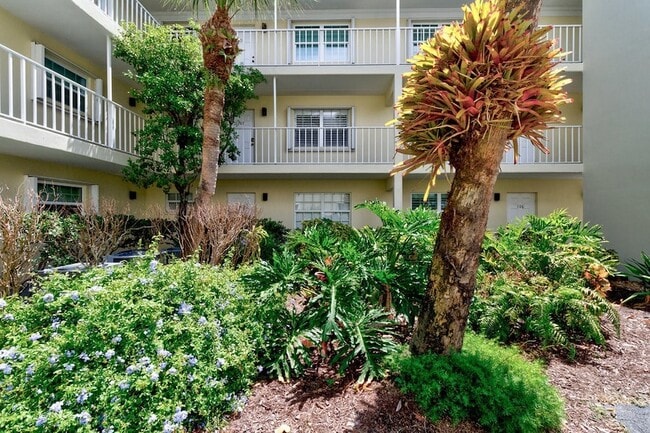 1441 Ocean Dr, Unit 207 in Vero Beach, FL - Building Photo - Building Photo