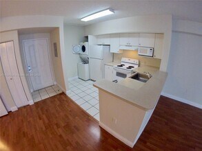 5085 NW 7th St, Unit 511 in Miami, FL - Building Photo - Building Photo