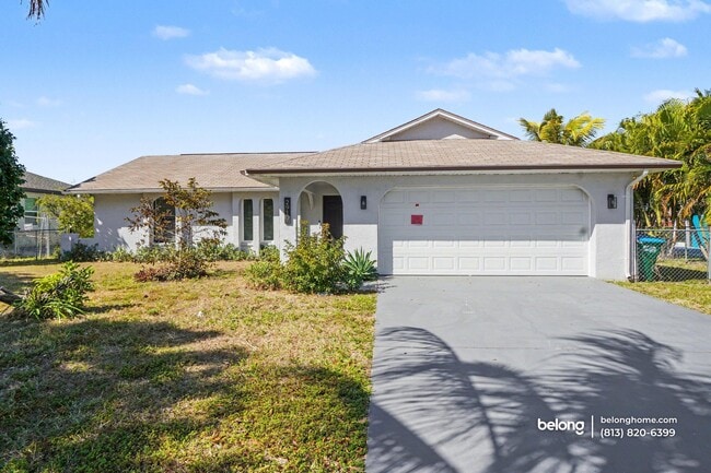 2910 Country Club Blvd in Cape Coral, FL - Building Photo - Building Photo
