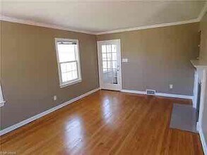 2388 Ashurst Rd-Unit -Upstairs in University Heights, OH - Foto de edificio - Building Photo