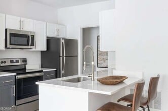 2500 Shallowford Rd in Atlanta, GA - Foto de edificio - Building Photo