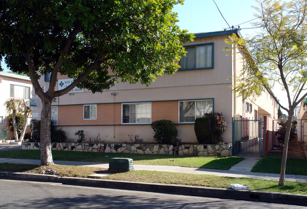 942 S Flower St in Inglewood, CA - Building Photo