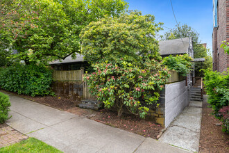 1419 E Olive St in Seattle, WA - Building Photo - Building Photo