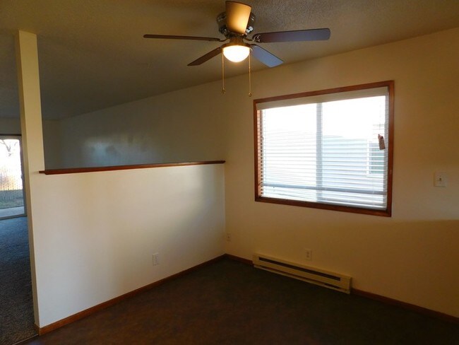 162 NW 15th St in Gresham, OR - Building Photo - Building Photo