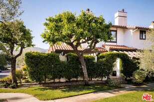 1561 Michael Ln in Los Angeles, CA - Building Photo