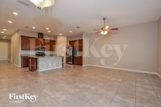 824 Grand Hilltop Dr in Apopka, FL - Foto de edificio - Building Photo