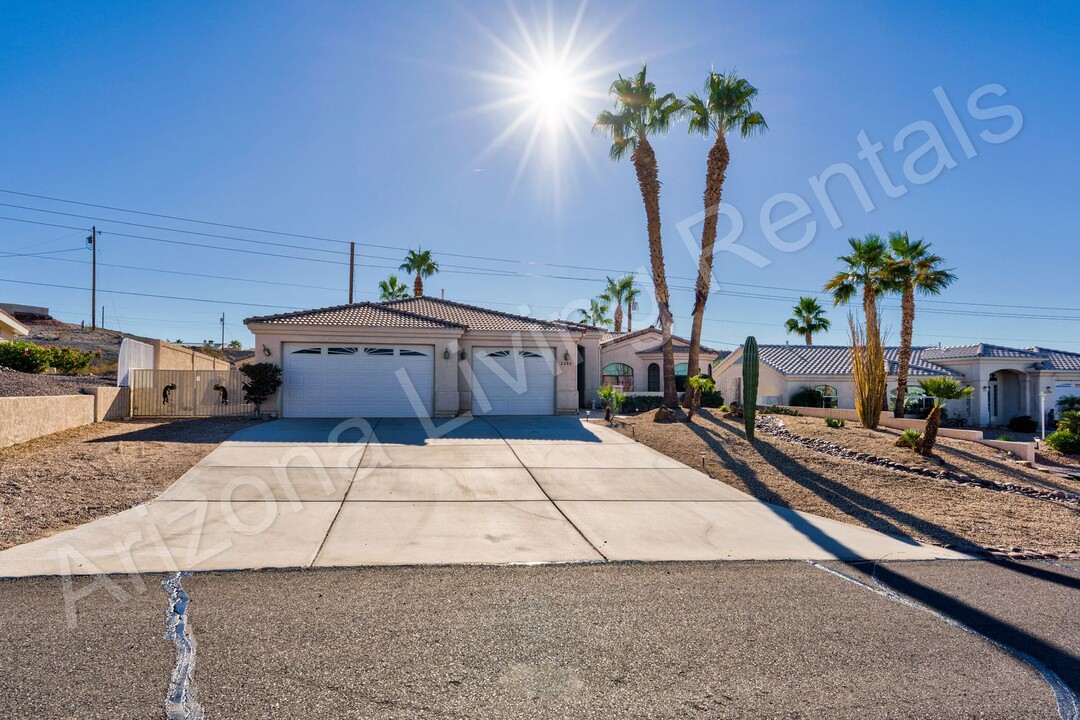 3290 Desert Sage Dr in Lake Havasu City, AZ - Foto de edificio