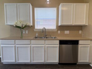 1411 Hallcroft Ln in Houston, TX - Building Photo - Building Photo