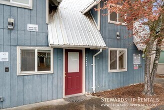 1431 1/2 W Broadway in Eugene, OR - Building Photo - Building Photo