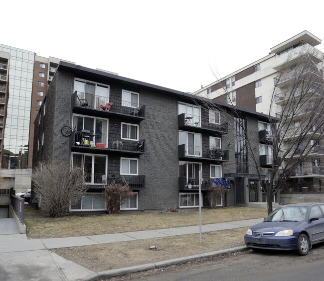 620 15th Ave SW in Calgary, AB - Building Photo - Primary Photo