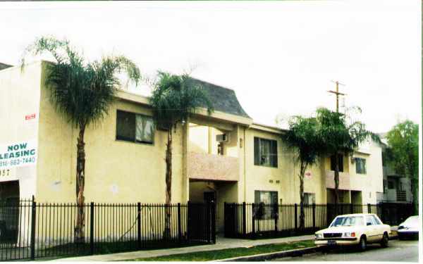 7357 Milwood Ave in Canoga Park, CA - Building Photo - Building Photo