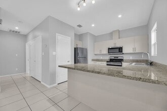 3811 Paola St in Edinburg, TX - Foto de edificio - Building Photo