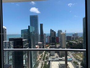 1060 Brickell Ave, Unit 3909 in Miami, FL - Building Photo - Building Photo