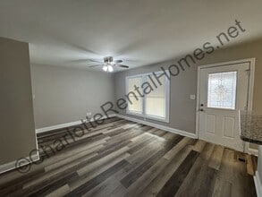 504 E Robinson St in Dallas, NC - Building Photo - Building Photo