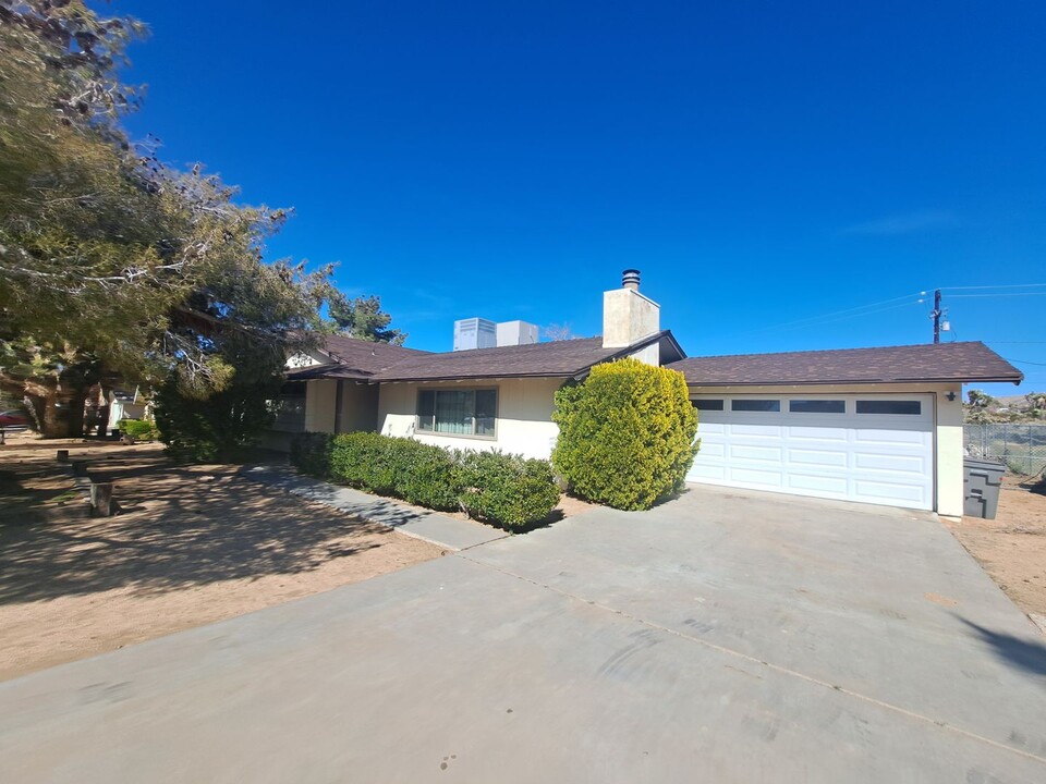 7653 Hanford Ave in Yucca Valley, CA - Building Photo