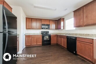 2332 Bee Hive Dr in Columbia, TN - Foto de edificio - Building Photo