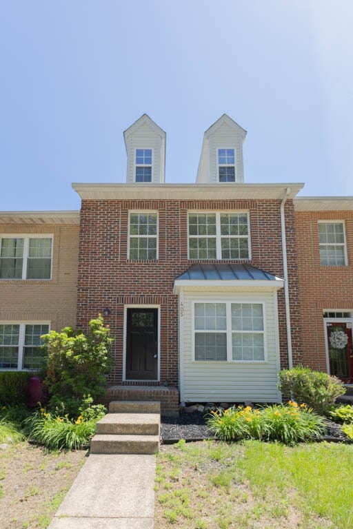 property at 405 Lakeview Ct