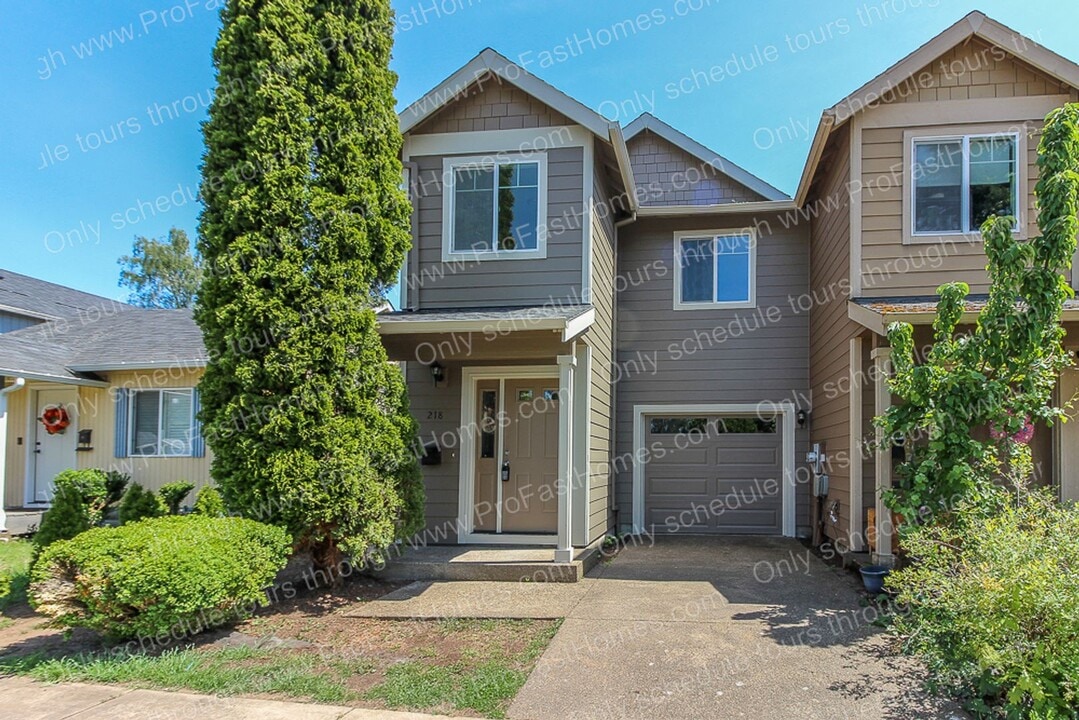 218 NW Connell Ave in Hillsboro, OR - Building Photo