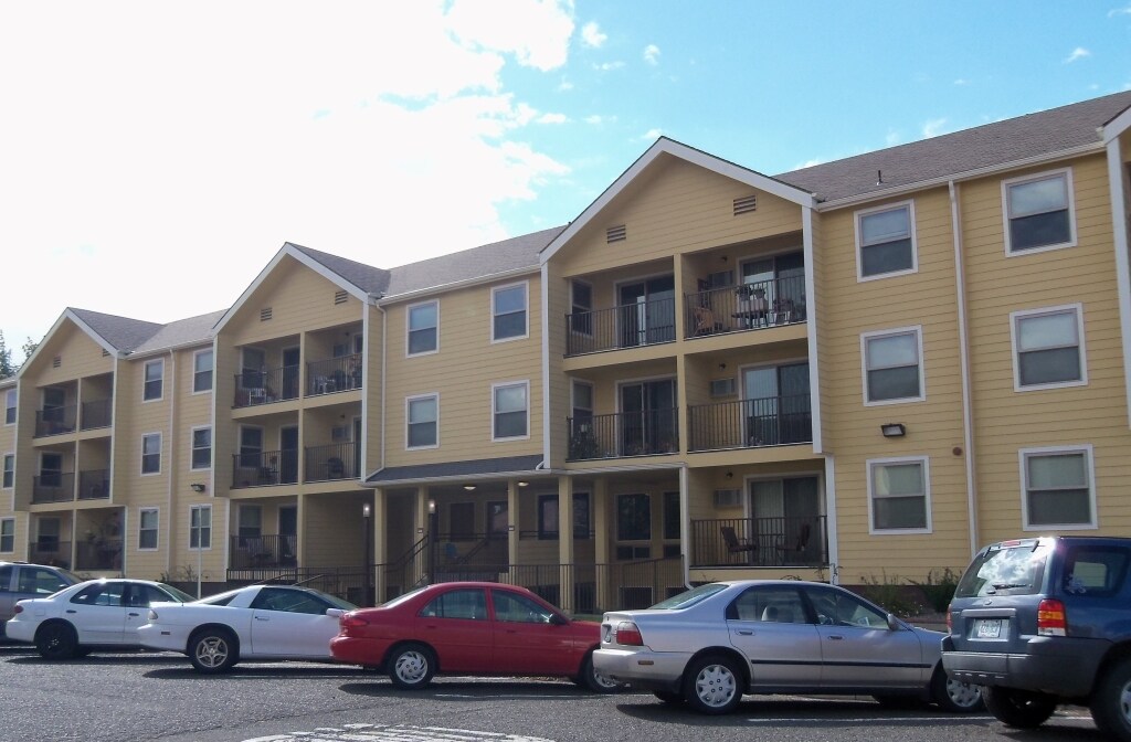 La Grande Retirement Apartments in La Grande, OR - Building Photo