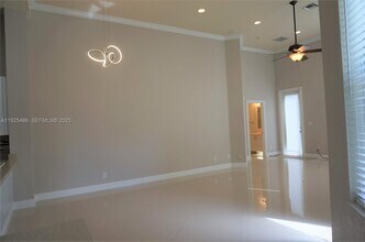 8006 N Savannah Cir in Davie, FL - Building Photo - Building Photo