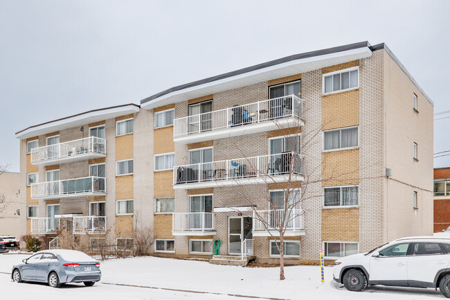 315 De Dreux Rue in Laval, QC - Building Photo - Primary Photo