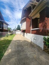 831 Eastern Pkwy in Louisville, KY - Building Photo - Building Photo