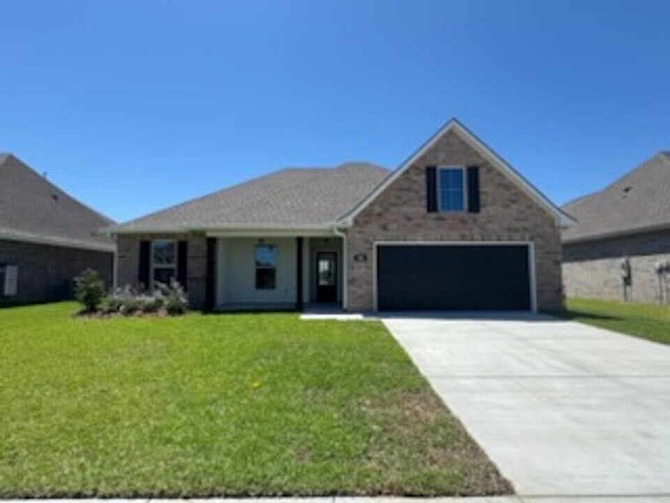 106 Fearless Ave in Youngsville, LA - Building Photo