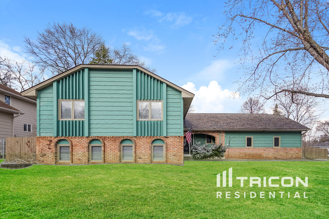 11844 Van Buren St NE in Blaine, MN - Building Photo