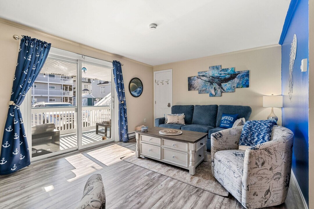 8 Duston Ave in Hampton, NH - Building Photo