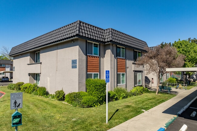 Vacaville Park Apartments in Vacaville, CA - Building Photo - Building Photo