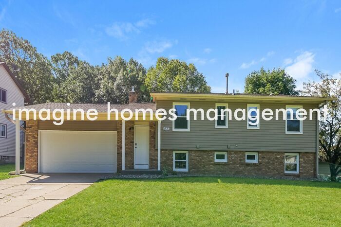 6520 134th St W in Apple Valley, MN - Foto de edificio