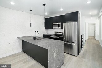 2132 Pine St in Philadelphia, PA - Building Photo - Building Photo